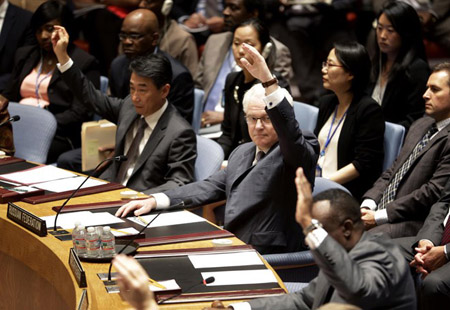Đại sứ Nga tại Liên hợp quốc Vitaly Churkin tham gia biểu quyết một nghị quyết của Hội đồng Bảo an về vụ rơi máy bay MH17 của Malaysia ở Đông Ukraine.